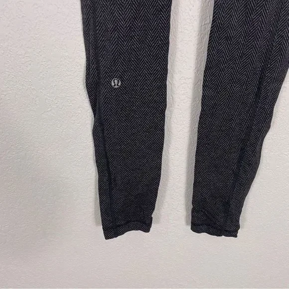 Lululemon Grey and Black Herringbone Leggings with Pockets - Picture 8 of 9